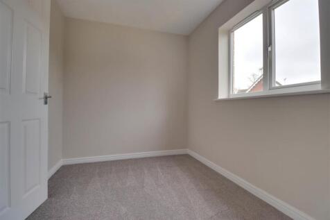 12 HEADINGLEY CLOSE-4.jpg
