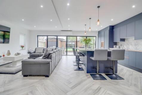 93 SWAN LANE INSIDE 2024 (20).jpg