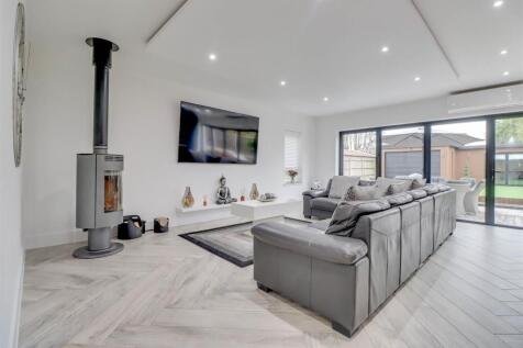 93 SWAN LANE INSIDE 2024 (22).jpg