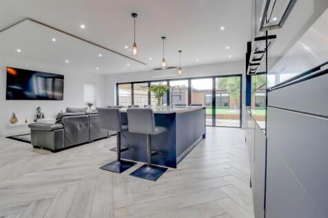 93 SWAN LANE INSIDE 2024 (25).jpg