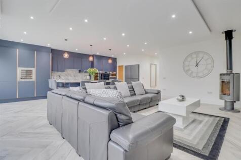 93 SWAN LANE INSIDE 2024 (26).jpg