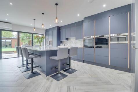 93 SWAN LANE INSIDE 2024 (21).jpg