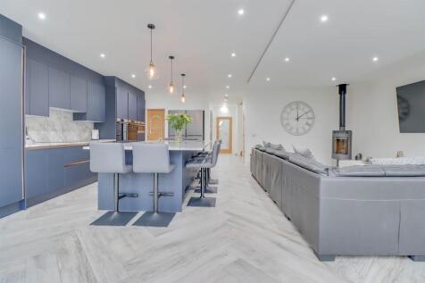 93 SWAN LANE INSIDE 2024 (28).jpg