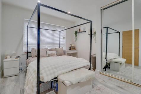 93 SWAN LANE INSIDE 2024 (18).jpg