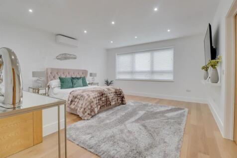 93 SWAN LANE INSIDE 2024 (7).jpg