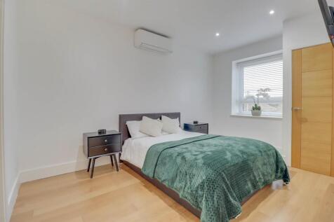 93 SWAN LANE INSIDE 2024 (40).jpg