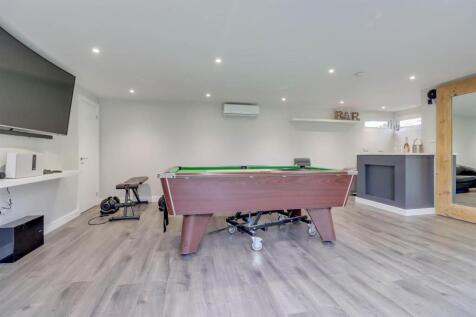 93 SWAN LANE INSIDE 2024 (32).jpg