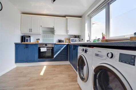 8A RUNWELL ROAD-5.jpg