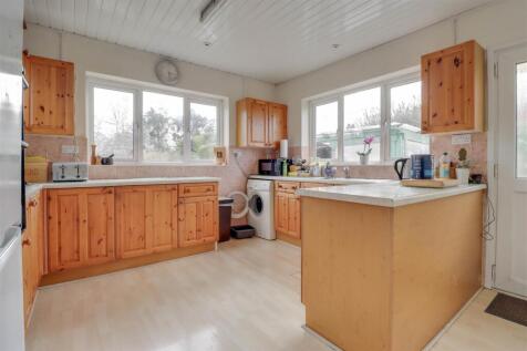 3 GLEBE ROAD WICKFORD-10.jpg