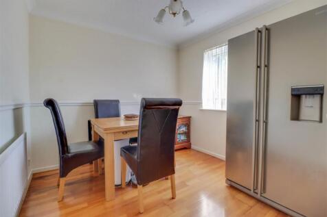 5 HORNCHURCH INSIDE-3.jpg