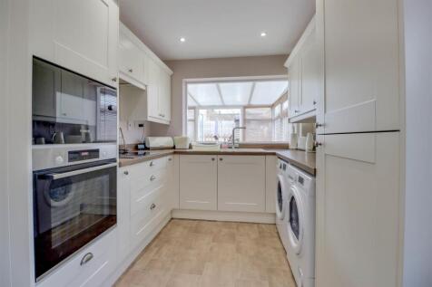 11 SUDBROOK CLOSE INSIDE-6.jpg