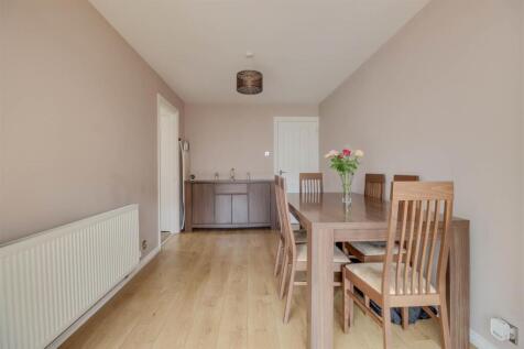 11 SUDBROOK CLOSE INSIDE-8.jpg
