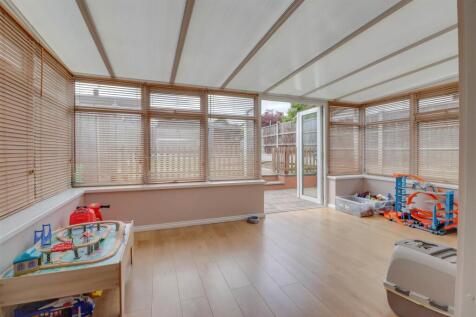11 SUDBROOK CLOSE INSIDE-10.jpg