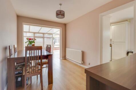 11 SUDBROOK CLOSE INSIDE-9.jpg