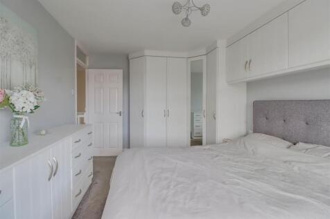 11 SUDBROOK CLOSE INSIDE-16.jpg