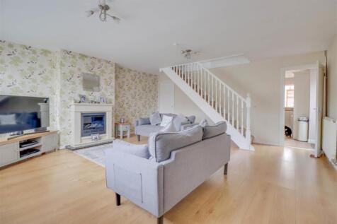 11 SUDBROOK CLOSE NEW INSIDE SHOTS.jpg