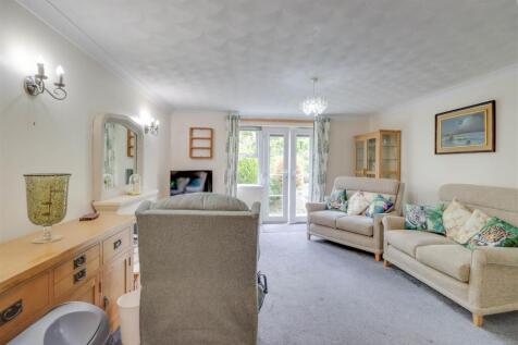6 SYCAMORE COURT-2.jpg