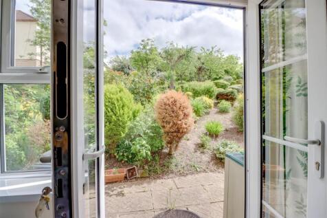6 SYCAMORE COURT-9.jpg
