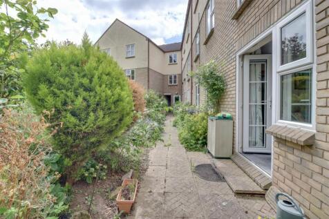 6 SYCAMORE COURT-10.jpg
