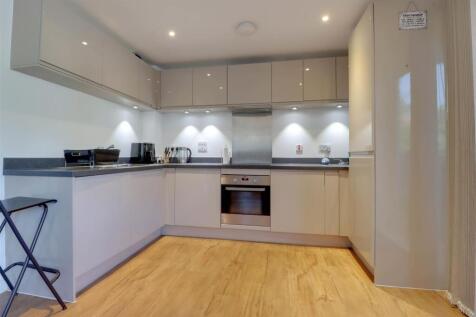 FLAT 2 RAMSDEN COURT-8.jpg