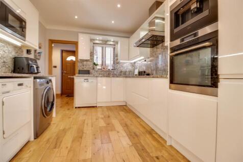 8 JOHNSONS CLOSE-3.jpg