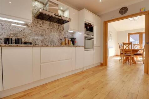 8 JOHNSONS CLOSE.jpg