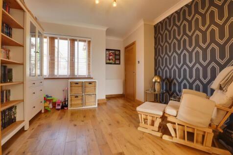 8 JOHNSONS CLOSE-7.jpg