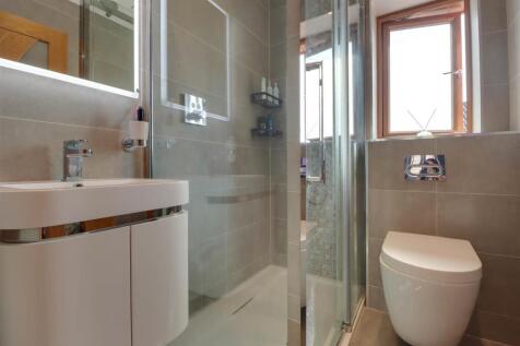 8 JOHNSONS CLOSE-16.jpg