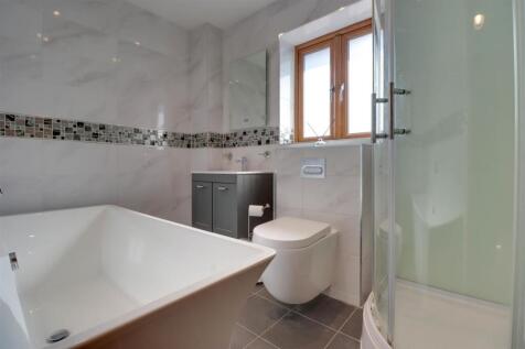 8 JOHNSONS CLOSE-15.jpg