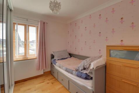 8 JOHNSONS CLOSE-14.jpg