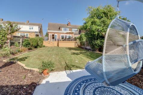 67 GUERNSEY GARDENS INSIDE-23.jpg