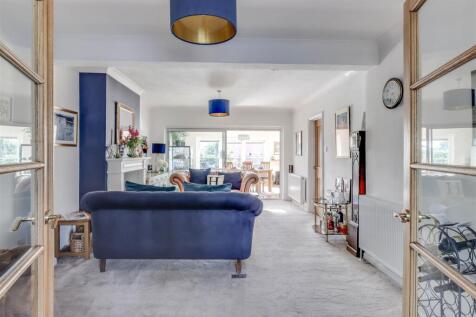 67 GUERNSEY GARDENS INSIDE.jpg