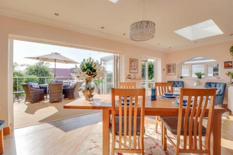 67 GUERNSEY GARDENS INSIDE-26.jpg