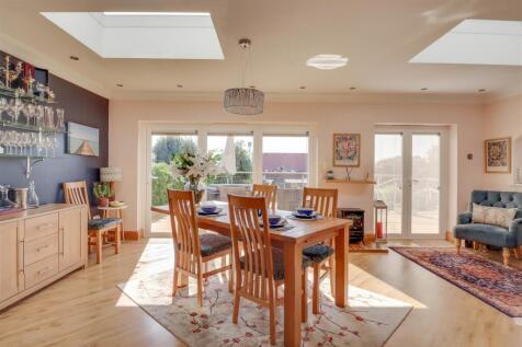 67 GUERNSEY GARDENS INSIDE-5.jpg