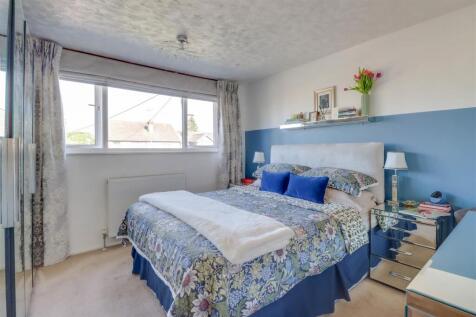 67 GUERNSEY GARDENS INSIDE-13.jpg