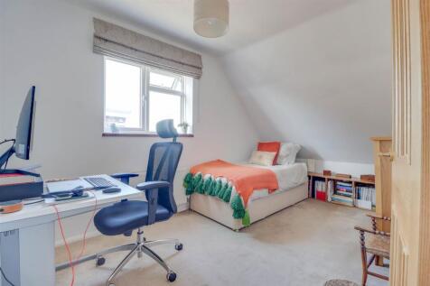 67 GUERNSEY GARDENS INSIDE-17.jpg