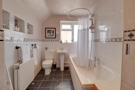 67 GUERNSEY GARDENS INSIDE-16.jpg