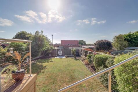 67 GUERNSEY GARDENS INSIDE-22.jpg