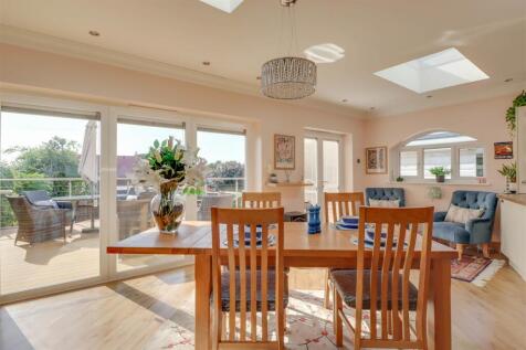 67 GUERNSEY GARDENS INSIDE-6.jpg