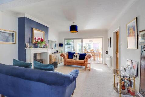 67 GUERNSEY GARDENS INSIDE-2.jpg