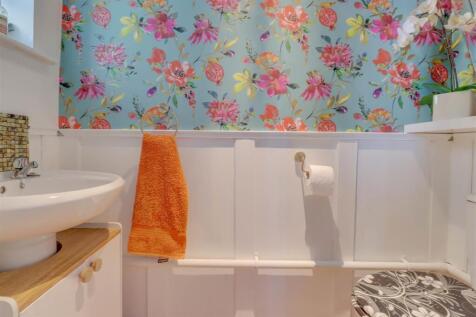 67 GUERNSEY GARDENS INSIDE-19.jpg