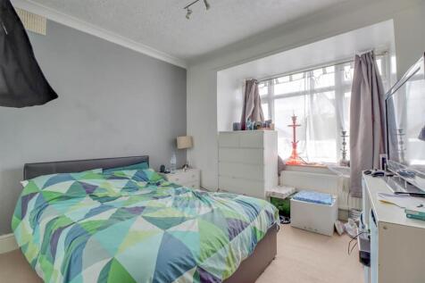 60 GUERNSEY GARDENS INSIDE-3.jpg