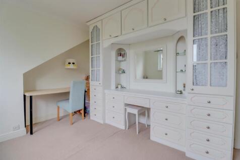 60 GUERNSEY GARDENS INSIDE-18.jpg