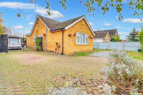 19 FRIERN GARDENS OUTSIDE-3b.jpg