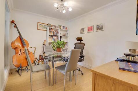 19 FRIERN GARDENS INSIDE-4.jpg