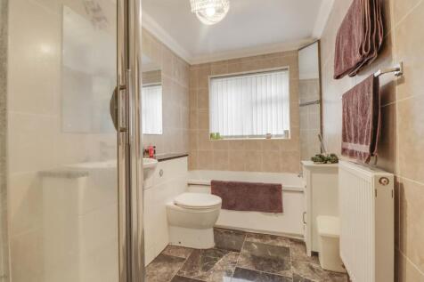 19 FRIERN GARDENS INSIDE-6.jpg