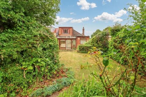 38 LABURNUM AVENUE OUTSIDE-4.jpg