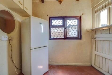 288 SOUTHEND ROAD SS11 8PS-8.jpg