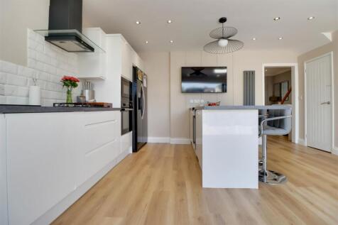 108 ELDER AVENUE-12.jpg