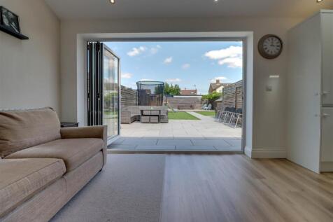 108 ELDER AVENUE-14.jpg